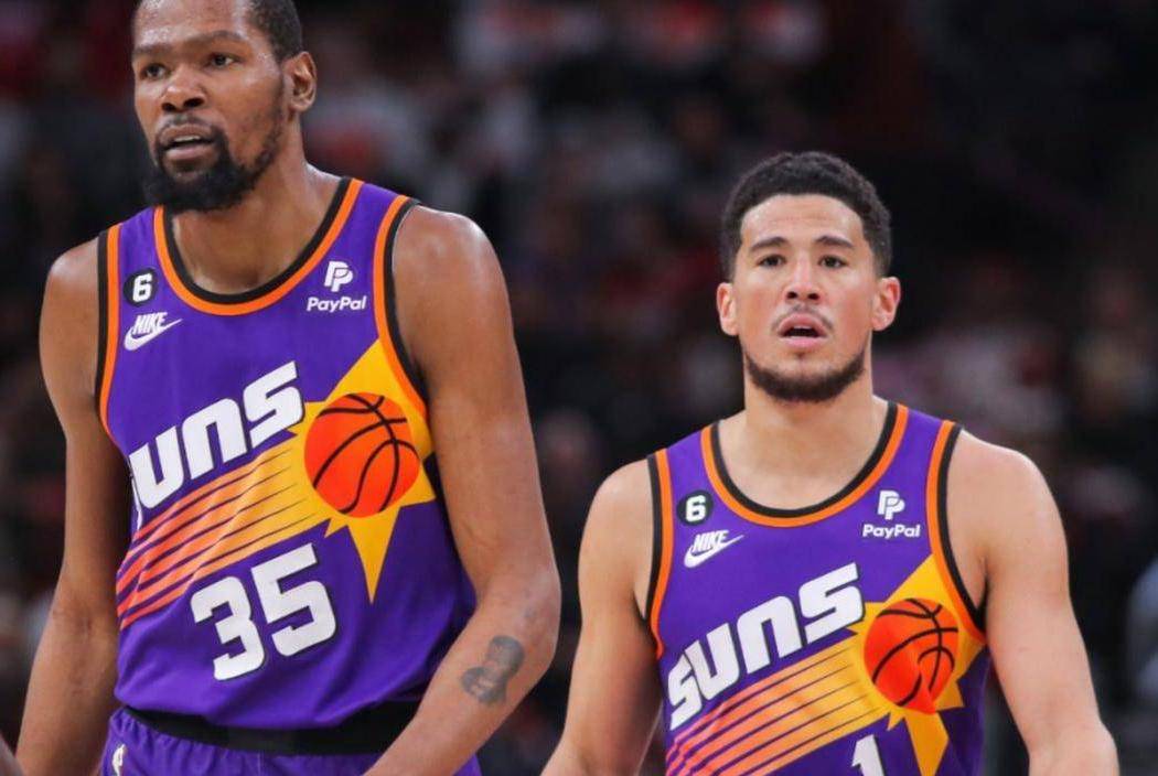 計(jì)算帳戶！布克續(xù)簽了1.45億元人民幣的合同 并解決了舊帳戶 并憤怒地責(zé)罵KD：我們是西方的第一名 然后加入火箭隊(duì)